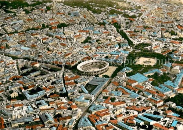 Nimes Vue aerienne Les Arenes et l'Esplanade
