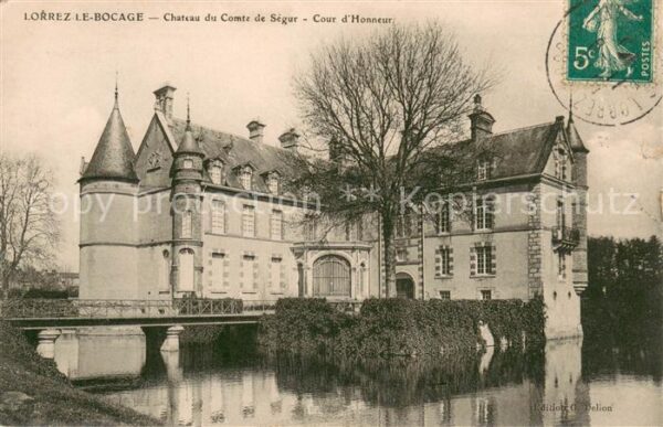 Lorrez-le-Bocage-Preaux Chateau du Comte de Segur Cour d_Honneu