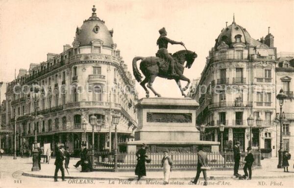 Orleans Loiret La Place du Martroi Statue de Jeanne d_