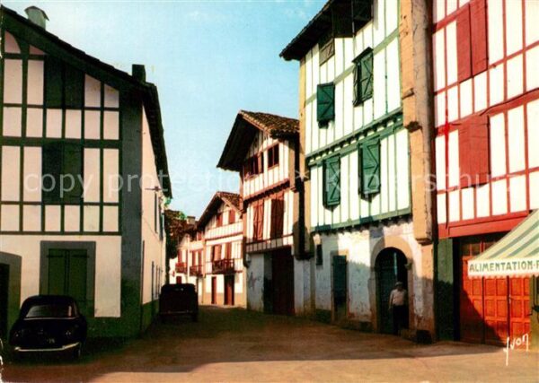 Espelette Groupe de maisons joliment coloriees en
