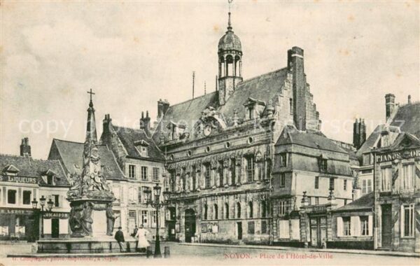 Noyon Oise Place de l_Hôtel de Ville