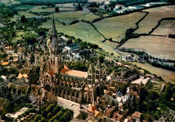 Autun Vue aerienne sur la Cathedrale St Lazar