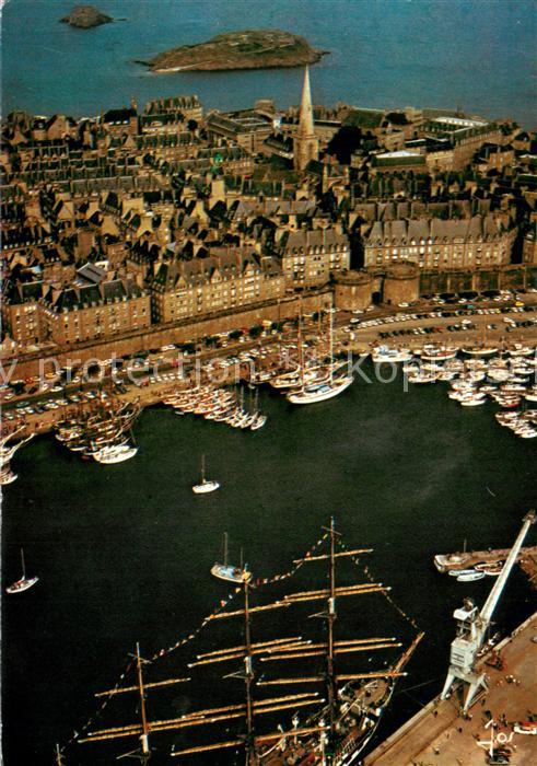 Saint-Malo 35 Grand volier dans les bassins a flot vu