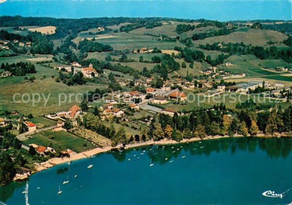 Paladru Vue aérienne du village et de la plage