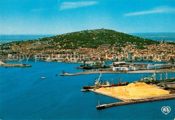 Sete Cette Entrée du port et le Mont Saint Clair v