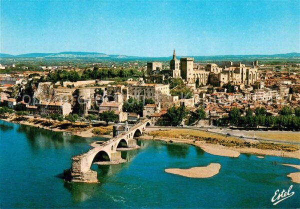 Avignon Vaucluse Le Rhône et les ruines du pont Saint Bé