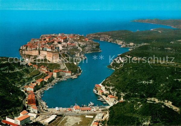 Bonifacio Corse du Sud Vue aérienne sur le goulet et la haute