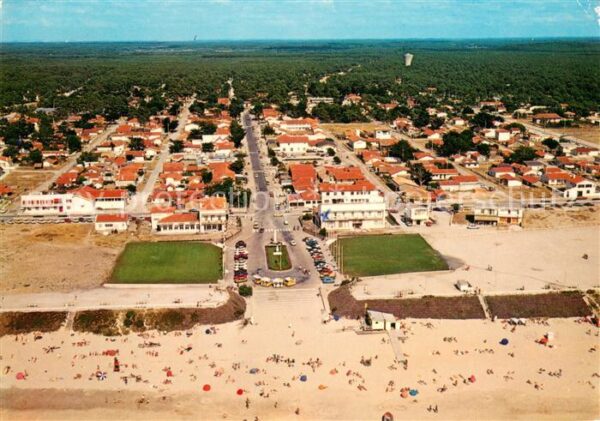 Montalivet les Bains La plage et rue principale vue aérienne