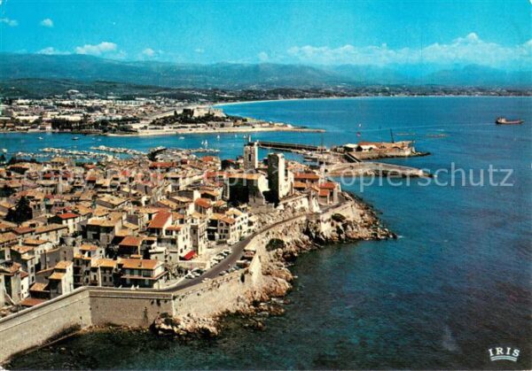 Antibes Alpes Maritimes Les remparts vieille ville le port et l