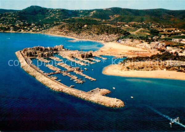 Bormes-la-Faviere Le port de Bormes et la plage de la Fav