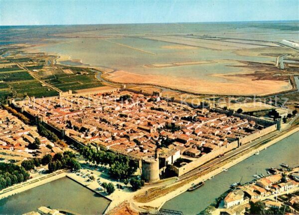 Aigues-Mortes Gard Ensemble de la Cite vu du ciel Les mara