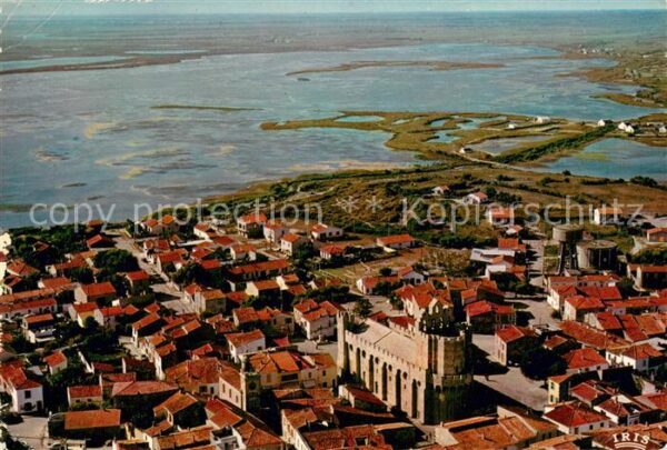 Les Saintes-Maries-de-la-Mer Vue aerienne de l’Eglise Fortifie La Ca