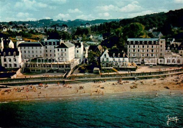 Douarnenez La plage des Sables Blancs le Centre de