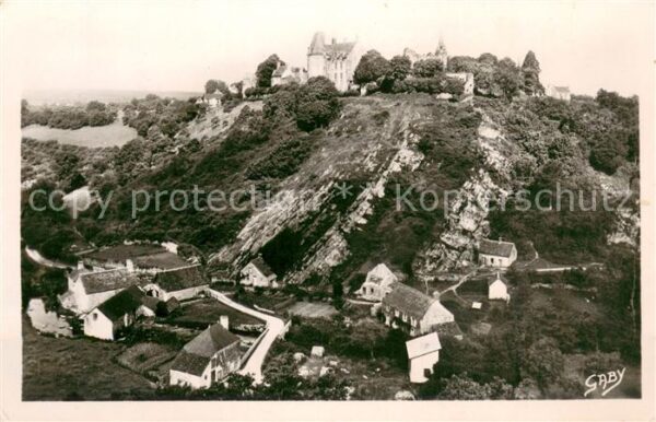 Sainte-Suzanne Mayenne Vue generale et Village du Pont neuf