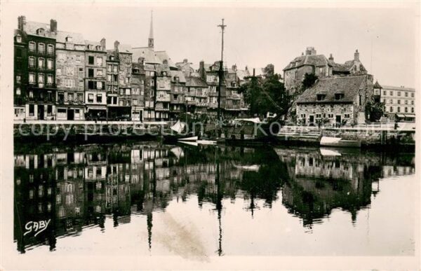 Honfleur Le Vieux Bassin et la Lieutenance