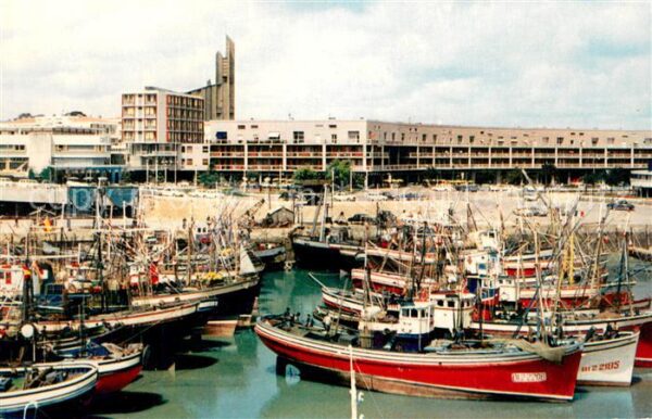 Royan 17 Le Port le Front de Mer devant le Casin