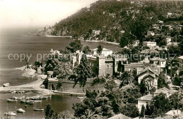 Theoule-sur-Mer Le chateau le port et une plage