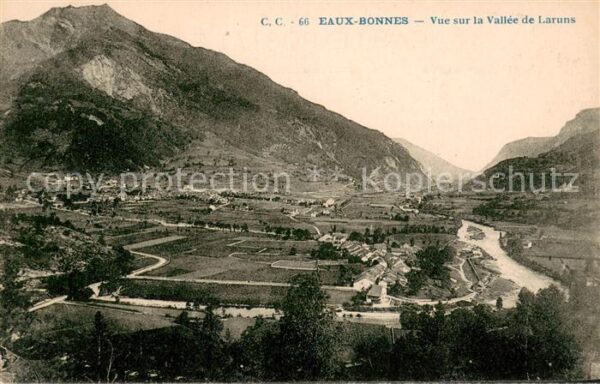 Eaux-Bonnes Vue sur la Vallee de Laruns