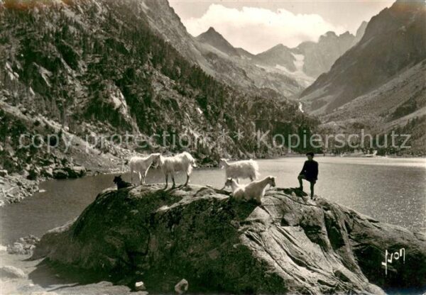 Lac de Gaube Le Lac au fond le Vignemale