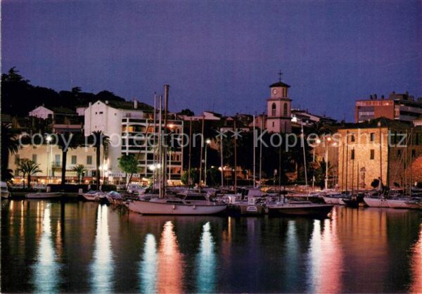 Sainte Maxime sur Mer Var Reflets dans le port un soir d_ete