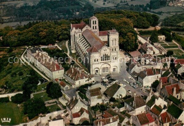 Vezelay La Cathedrale Vue aerienne