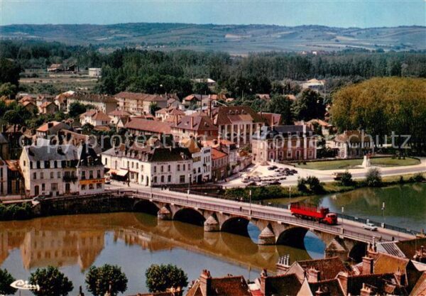 Joigny Yonne Le Pont sur l’Yonne et le Chapeau Vue a