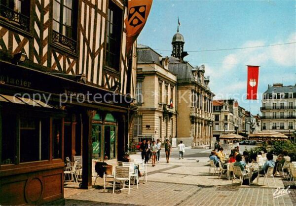 Troyes Aube La place du Marechal Foch et l’hotel de