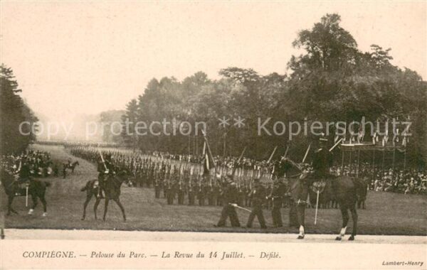 Compiegne Oise Pelouse du Parc La Revue du 14 Juillet