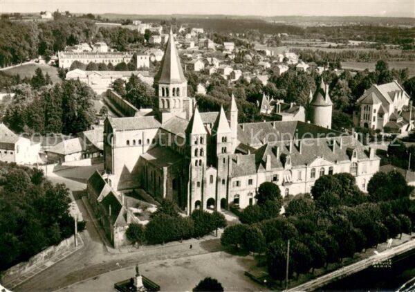 Paray-le-Monial La Basilique Clunisienne et ancien prie