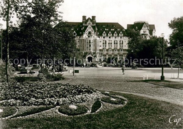 Le Touquet-Paris-Plage Les jardins devant le Royal Picardy