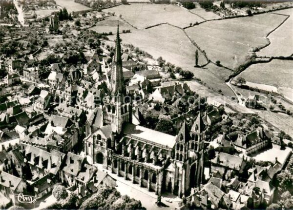 Autun Vue aérienne sur la Cathedrale