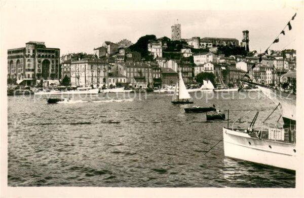 Cannes Alpes-Maritimes Le Port et le Mont Chevalier