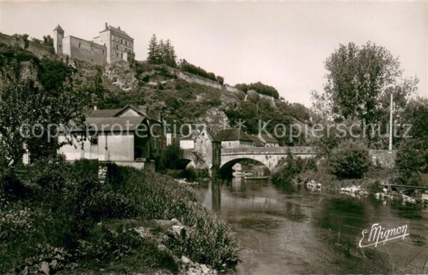 Mailly-le-Chateau Le Vieux Pont et le Chateau