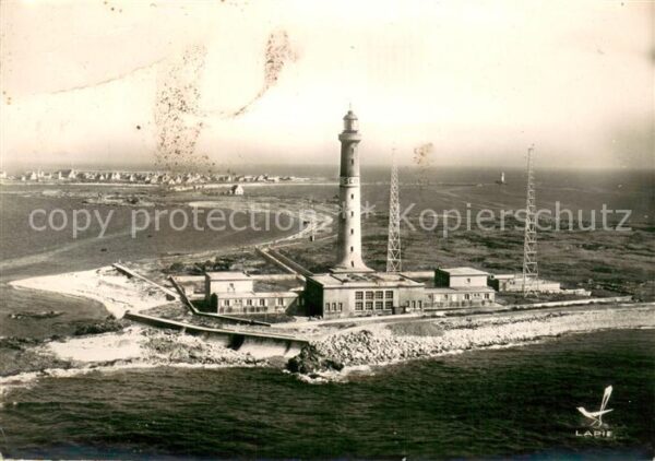 Ile-de-Sein Le Phare et l’Usine Electrique Vue aeri