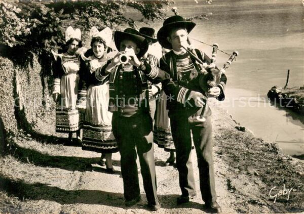 Pont-Aven Folklore de France Sur les Bords de l'A