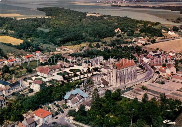 Chateau-Landon Vue generale aerienne