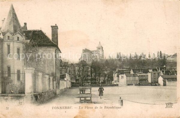 Tonnerre Place de la République
