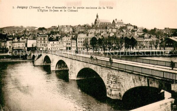 Joigny Yonne Vue d_ensemble sur la partie ancienne d