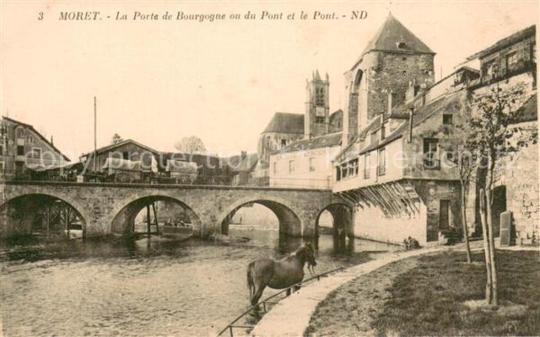 Moret-sur-Loing Porte de Bourgogne ou du Pont et le pon