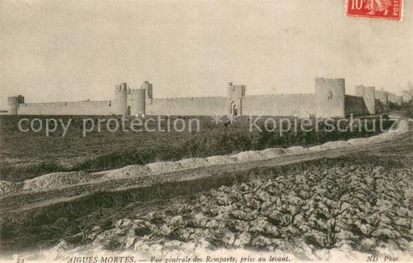 Aigues-Mortes Gard Vue Generale des remparts prise au leva