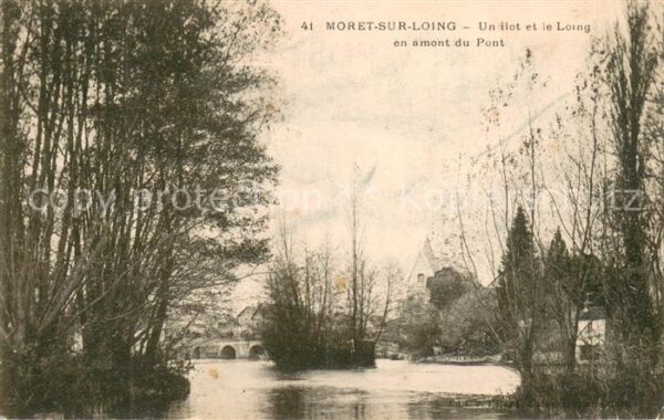 Moret-sur-Loing Un ilot et le Loing en amont du Pont