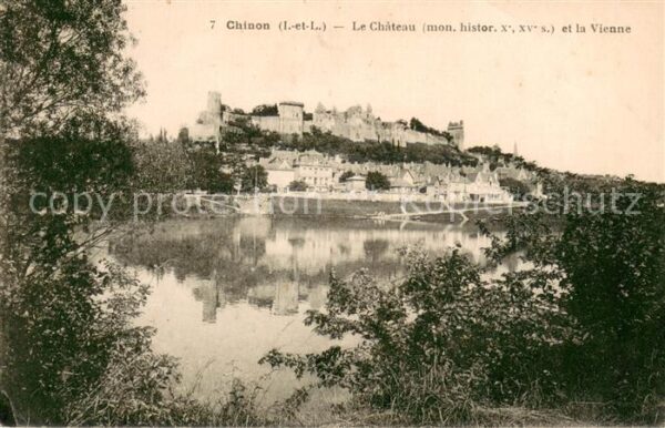 Chinon Indre et Loire Le Chateau et la Vienne