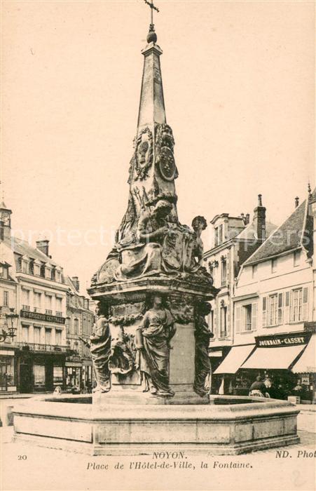 Noyon Oise Place de l_Hôtel de Ville Fontaine
