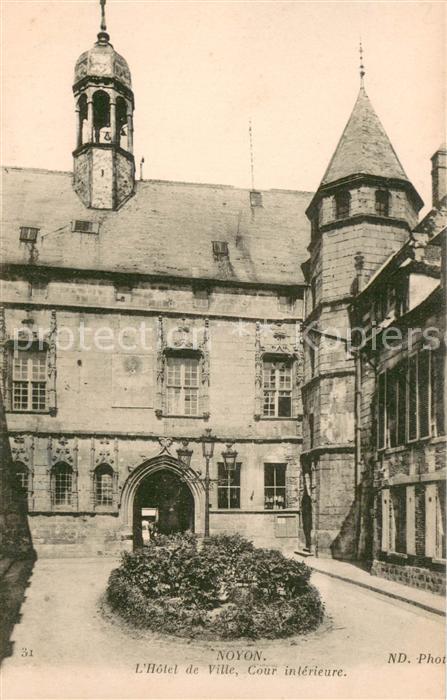 Noyon Oise Hôtel de Ville cour intérieure