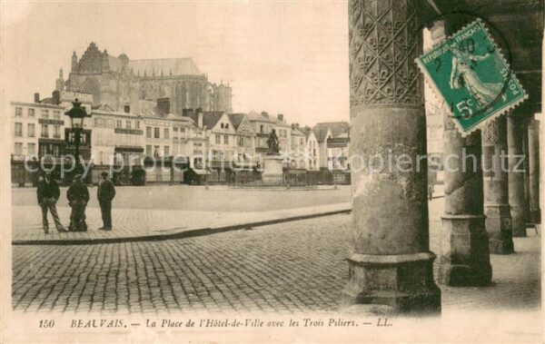 Beauvais 60 Place de l_Hôtel de Ville avec les Troi