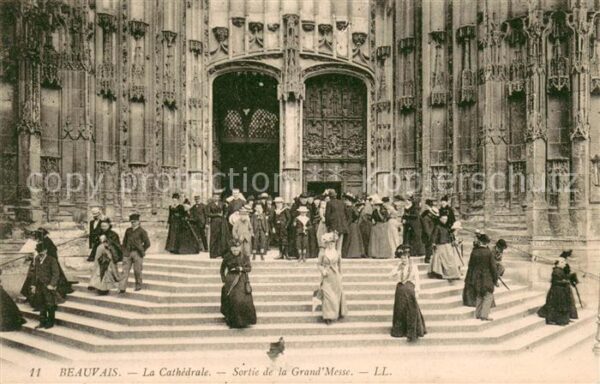 Beauvais 60 Sortie de la Grande Messe