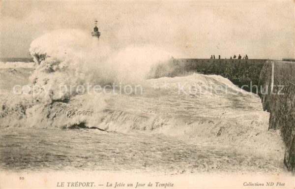 Le Treport La Jetee un Jour de Tempete
