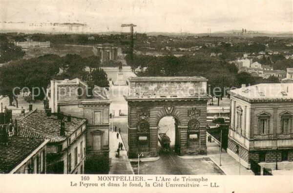Montpellier Herault Arc de Triomphe Le Peyrou et dans le fo