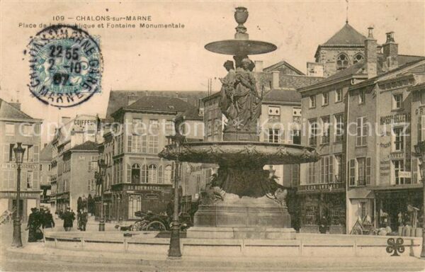 Chalons-sur-Marne Place de la Republique et Fontaine Monu