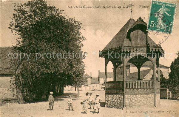 Savigne-sur-Lathan La Place